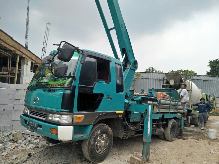 Harga Sewa Pompa Beton Tangerang | Rental Concrete Pump