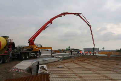 Longbooom concrete pump